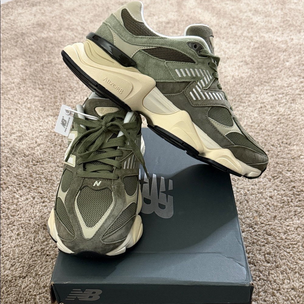 New Balance 9060 Dark Camo Sandstone Size 10 Men’s Never Worn U9060OLV